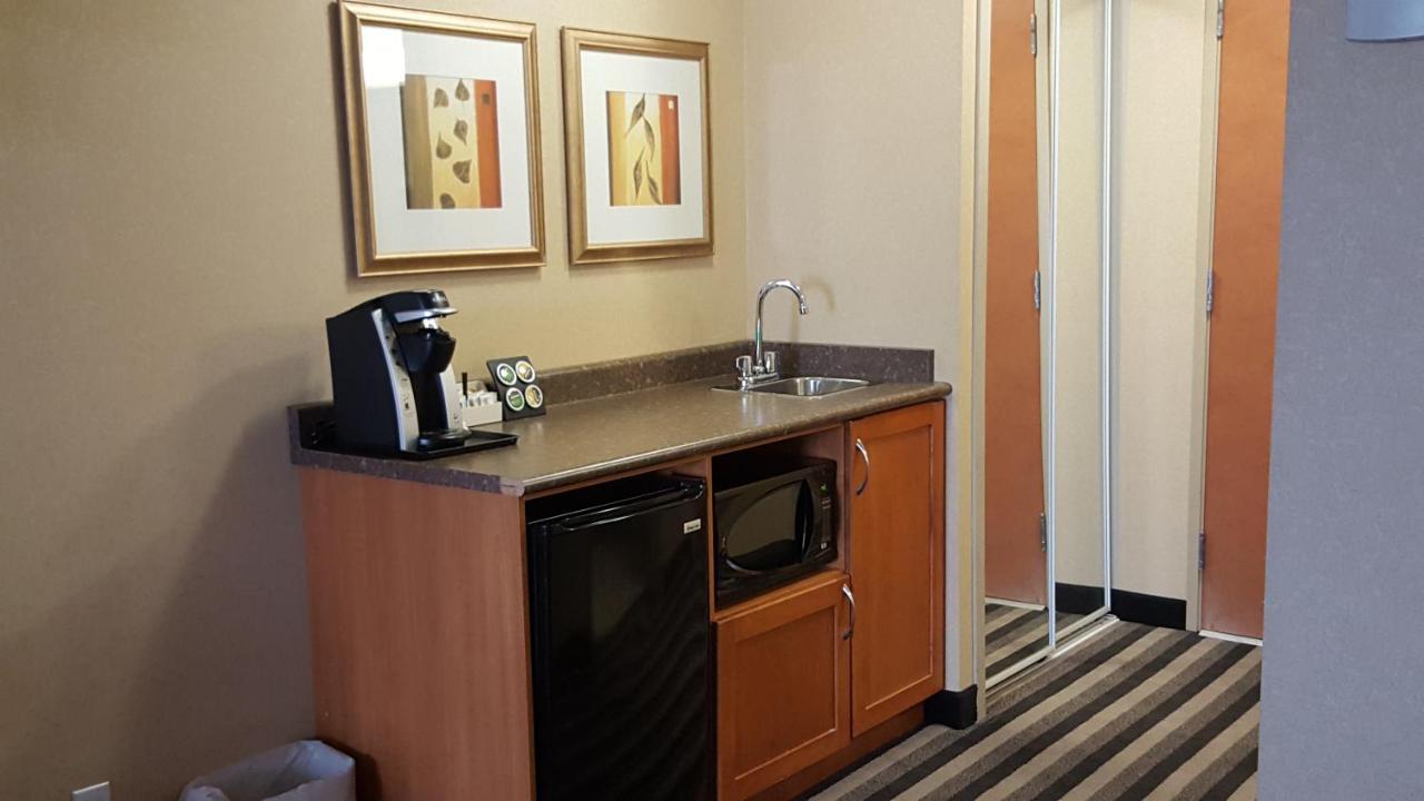 Days Inn & Suites By Wyndham Edmonton Airport Leduc Eksteriør billede