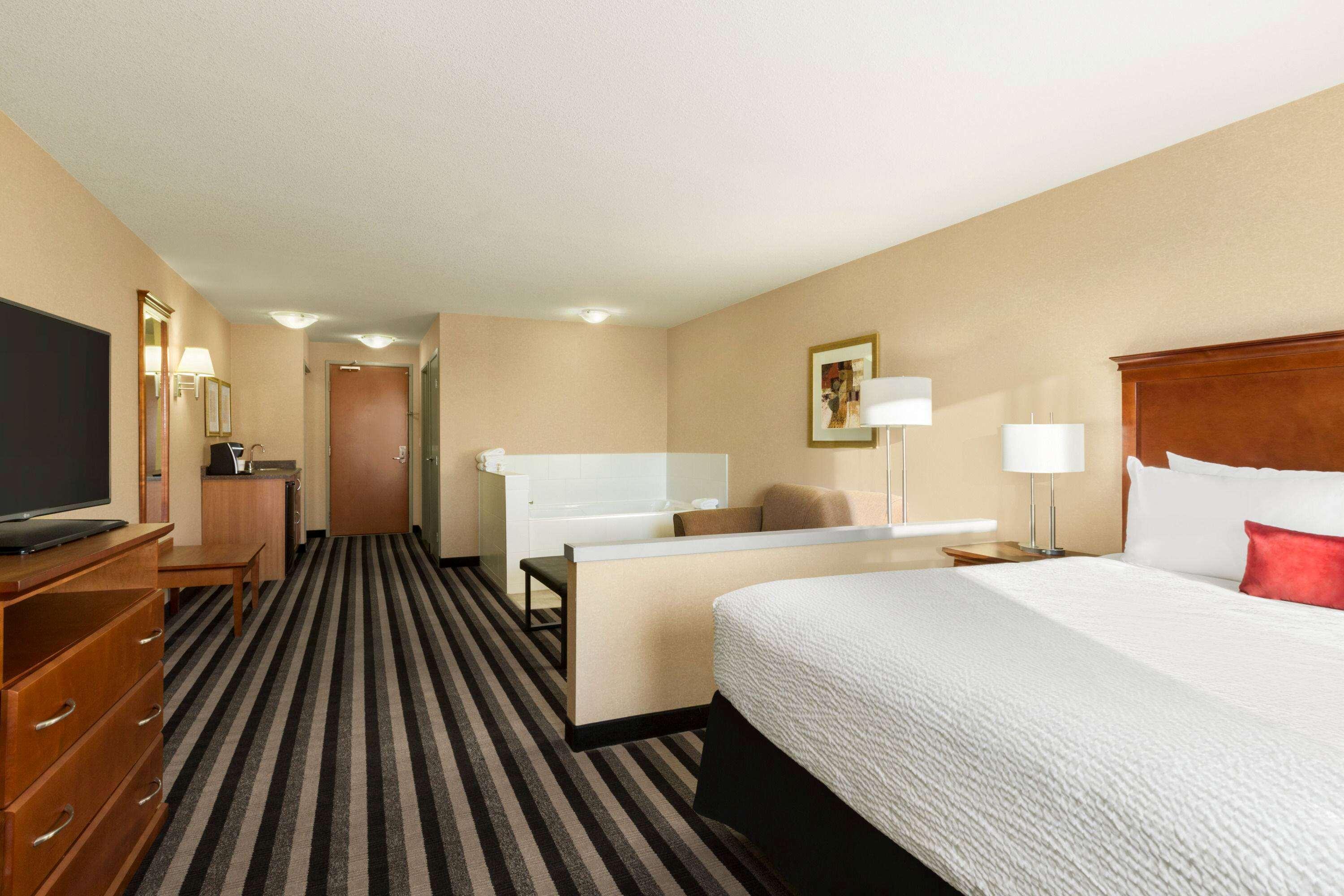 Days Inn & Suites By Wyndham Edmonton Airport Leduc Eksteriør billede