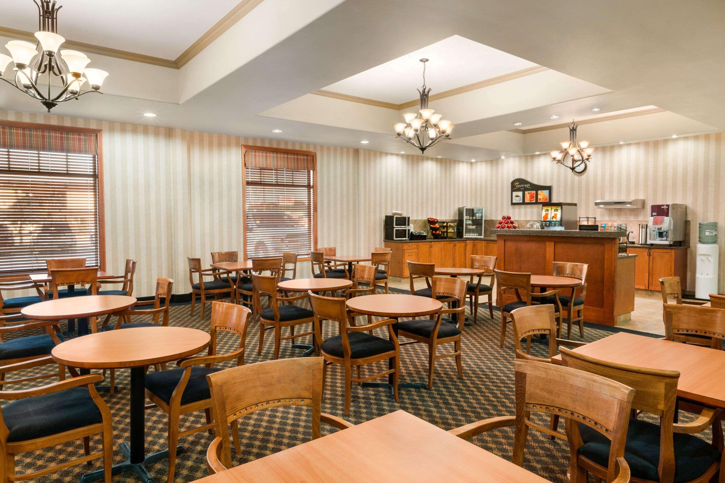 Days Inn & Suites By Wyndham Edmonton Airport Leduc Eksteriør billede